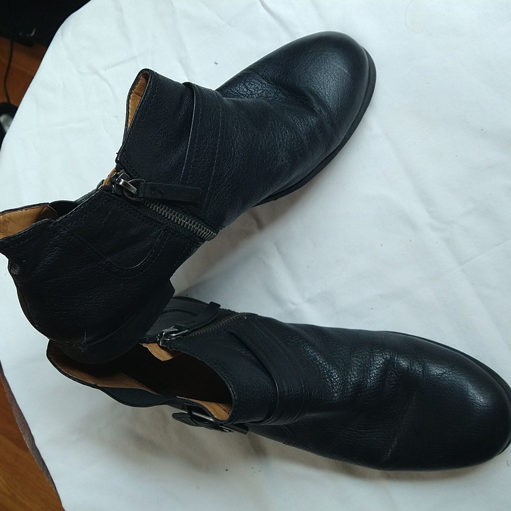 Nine West Vasmitten Black Leather Ankle boots